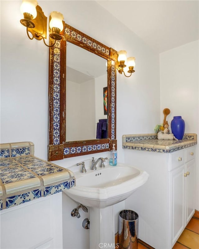 bathroom featuring sink