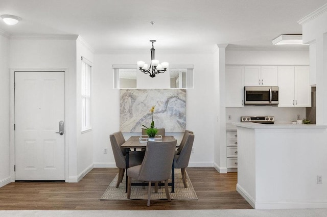 dining room featuring hardwood / wood-style flooring, crown molding, and a chandelier