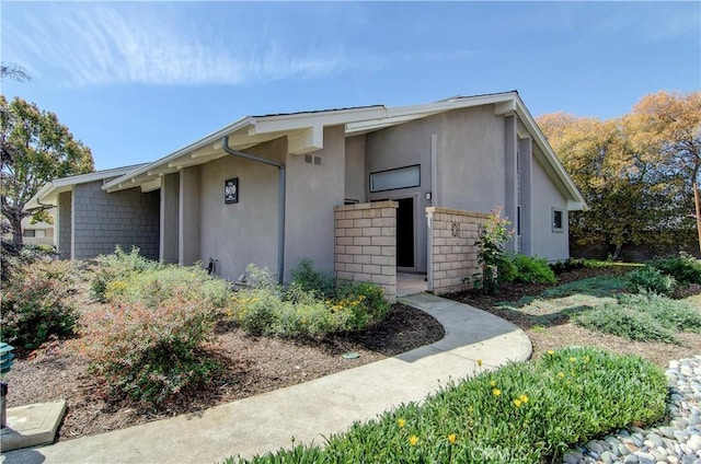 8566 Larkhall Cir Unit 809D, Huntington Beach, CA 92646 - view of front facade with stucco siding
