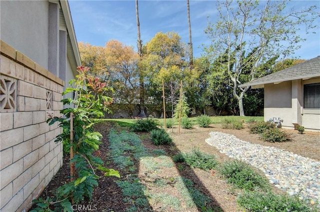 8566 Larkhall Cir Unit 809D, Huntington Beach, CA 92646 - view of yard featuring fence