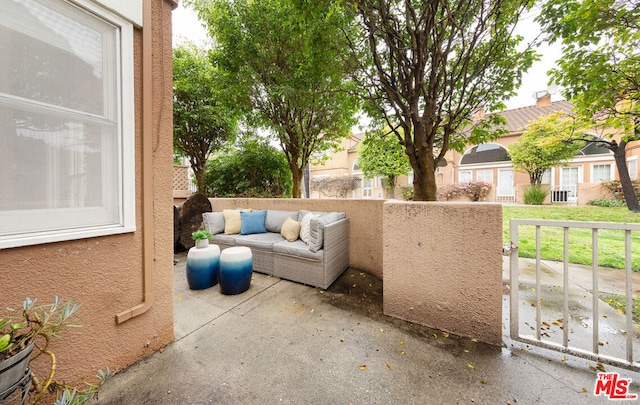 view of patio featuring an outdoor hangout area