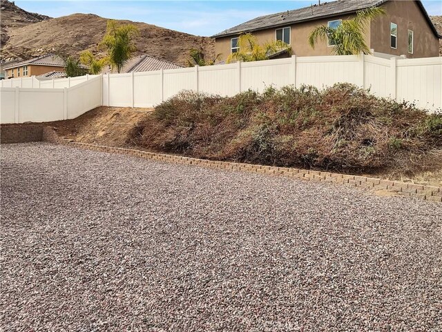 view of yard with a mountain view