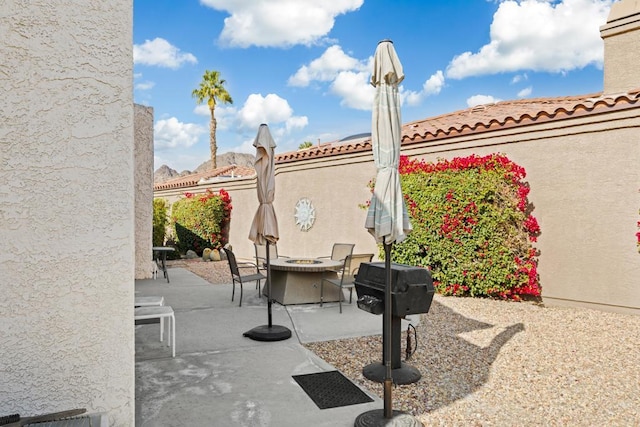 view of patio with a fire pit