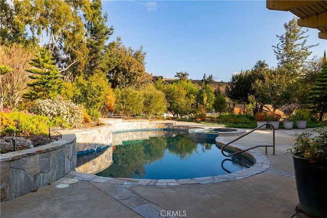 view of pool featuring an in ground hot tub and a patio area