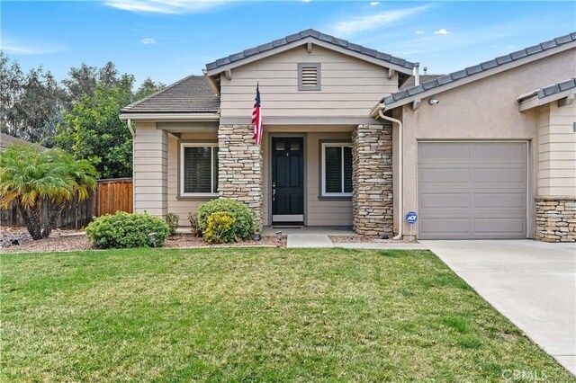 view of front of home featuring a garage and a front yard