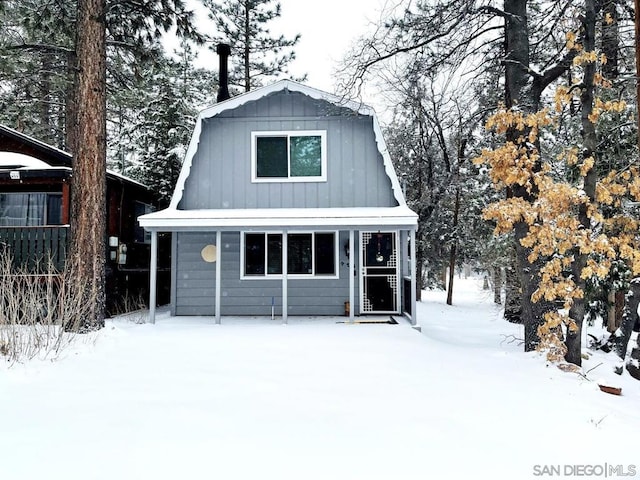 view of front of property