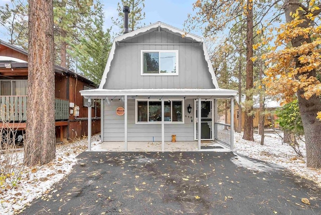 view of front of house with covered porch