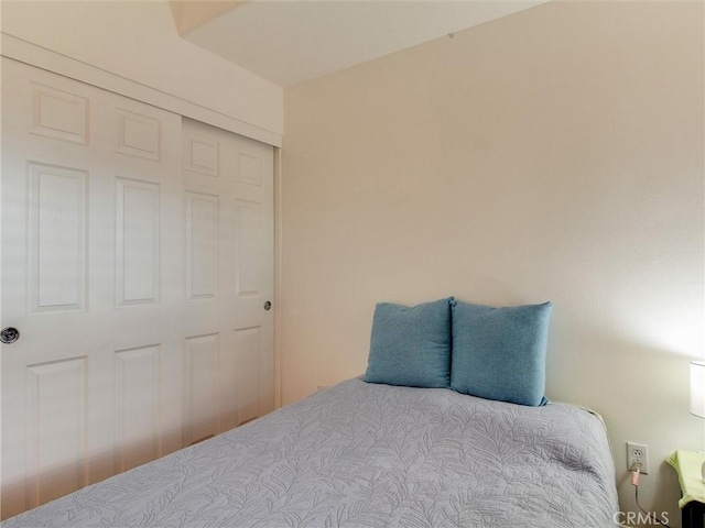 bedroom featuring a closet