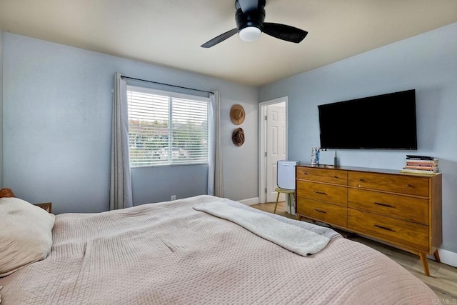 bedroom with ceiling fan