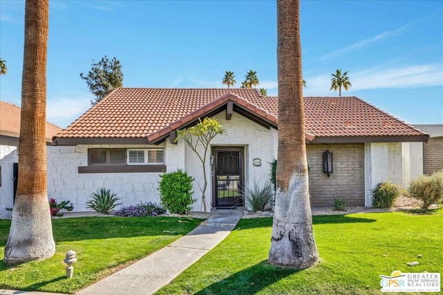 view of front of house with a front yard