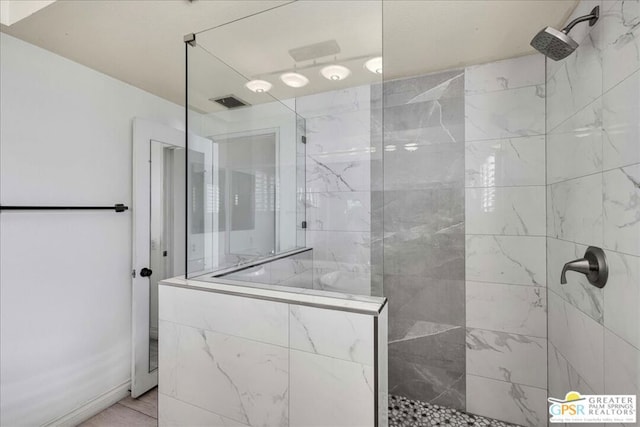 bathroom featuring tiled shower