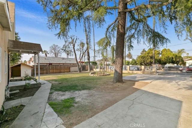 view of yard with a patio area