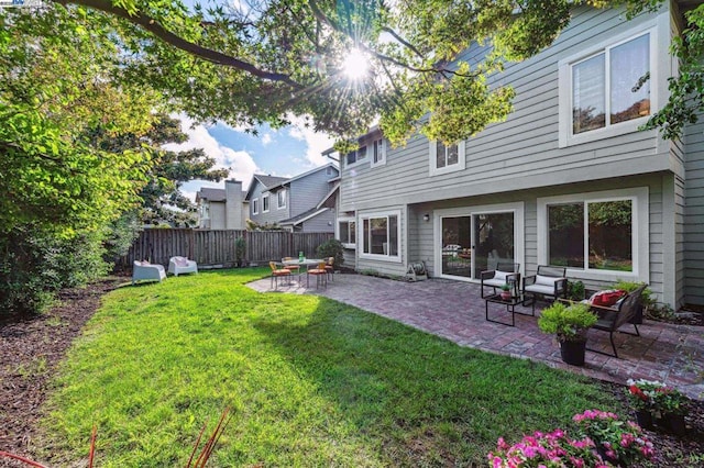 view of yard featuring a patio