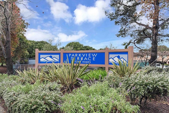 view of community / neighborhood sign