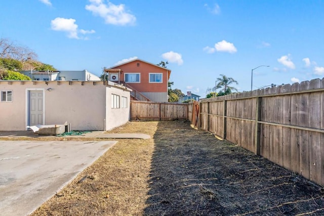 view of yard featuring a patio area