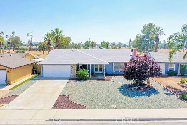 single story home featuring a garage