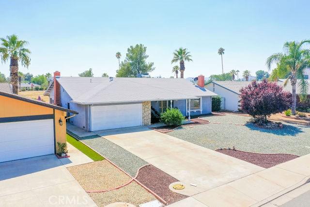 ranch-style house featuring a garage