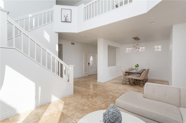 living room with a high ceiling and an inviting chandelier