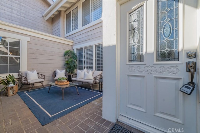 entrance to property featuring an outdoor living space