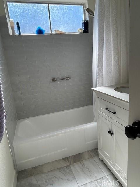 bathroom with vanity and tiled shower / bath