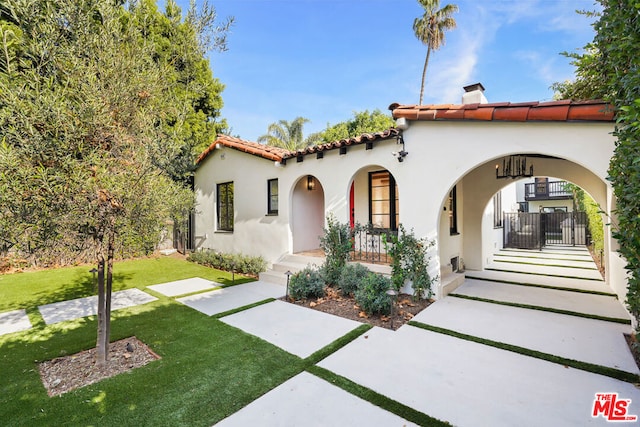 view of front of home featuring a porch and a front lawn