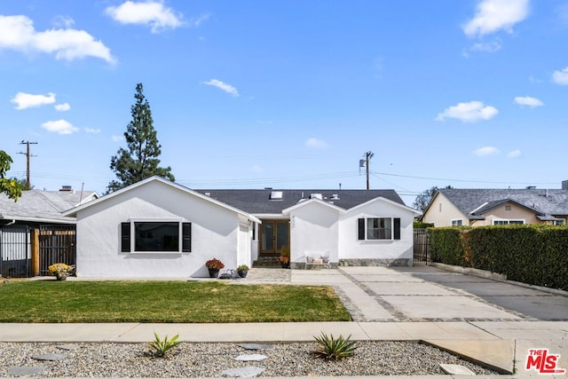 ranch-style house featuring a front lawn