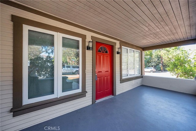 doorway to property with covered porch