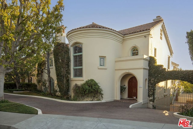 view of mediterranean / spanish-style house