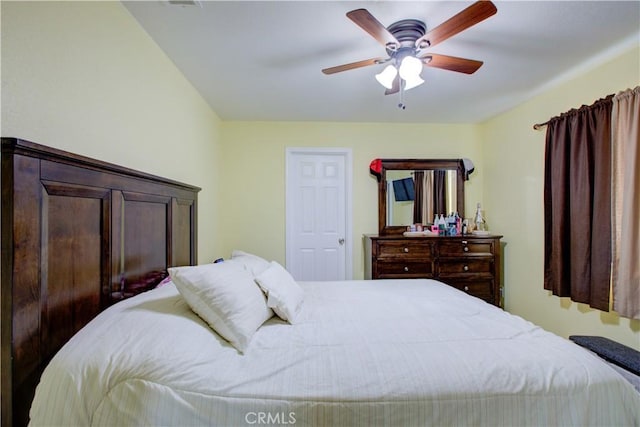 bedroom with ceiling fan