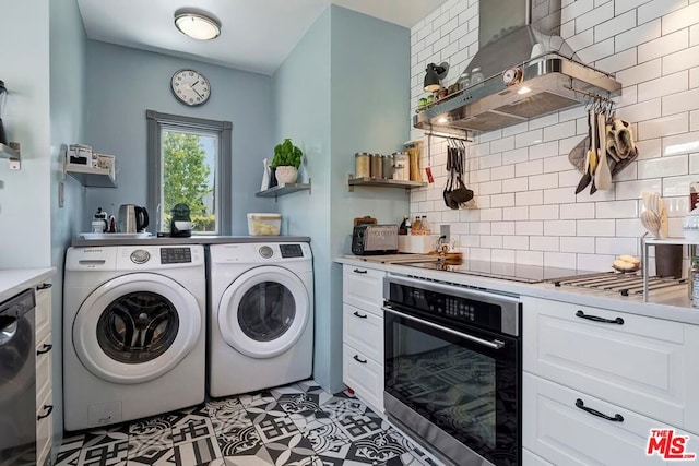 clothes washing area featuring washing machine and clothes dryer