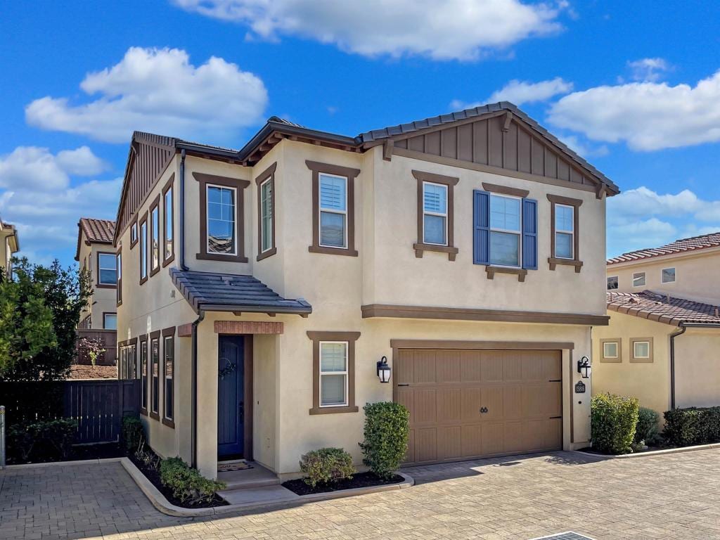 view of front of house featuring a garage