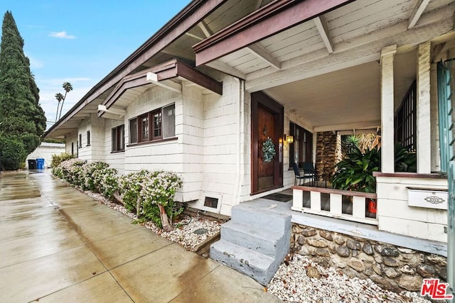 property entrance with covered porch