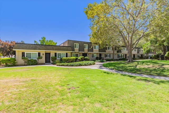 view of front of house with a front yard