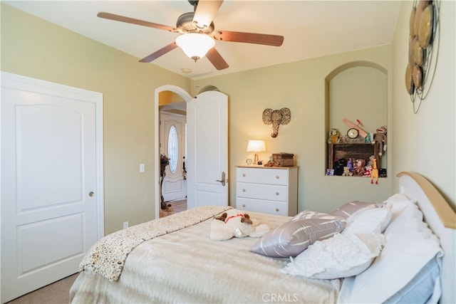 bedroom with ceiling fan