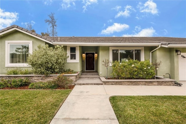 view of front facade featuring a front yard