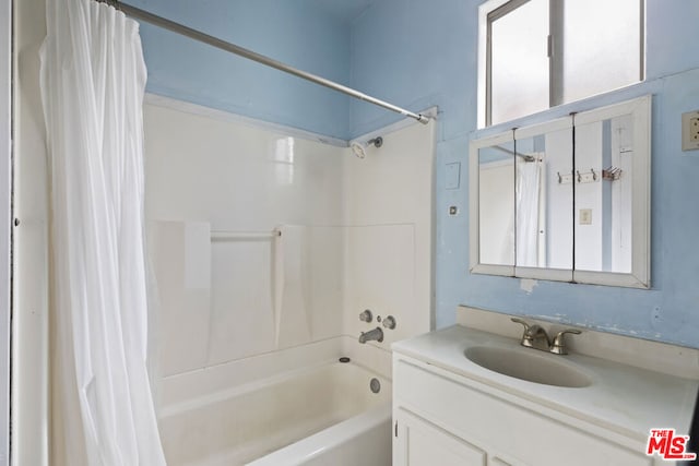 bathroom featuring vanity and shower / bath combo