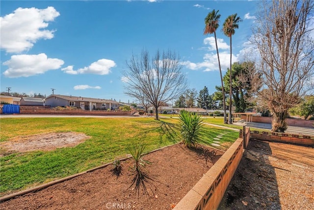 view of property's community featuring a lawn