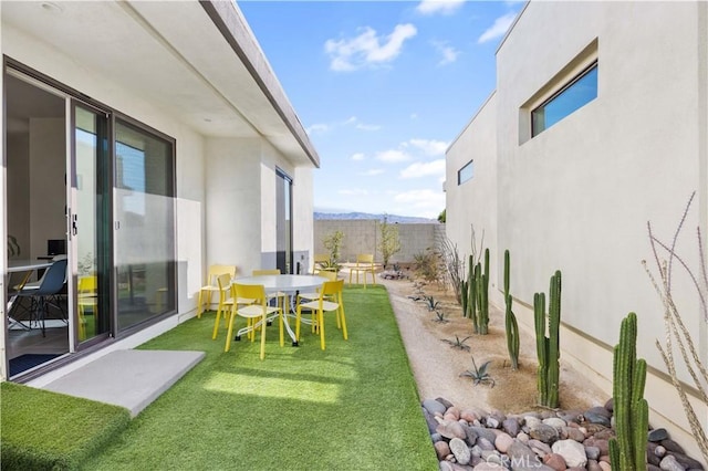 view of yard with a patio