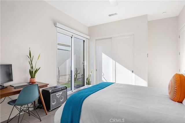 3712 Ambassador Dr, Palm Springs, CA 92262 - bedroom featuring access to exterior, a closet, ceiling fan, and visible vents