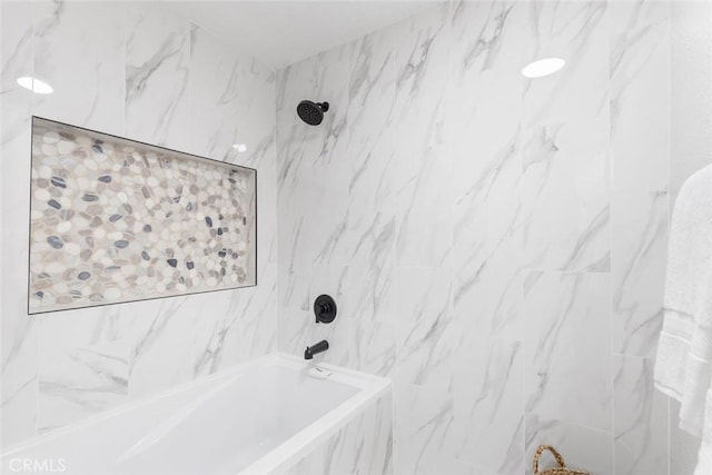 bathroom featuring tiled shower / bath combo