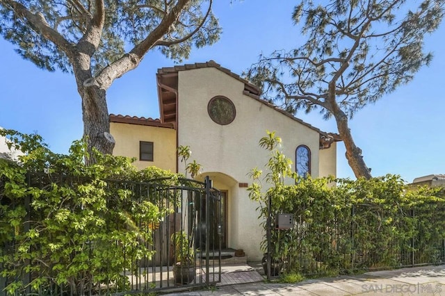 view of mediterranean / spanish-style house