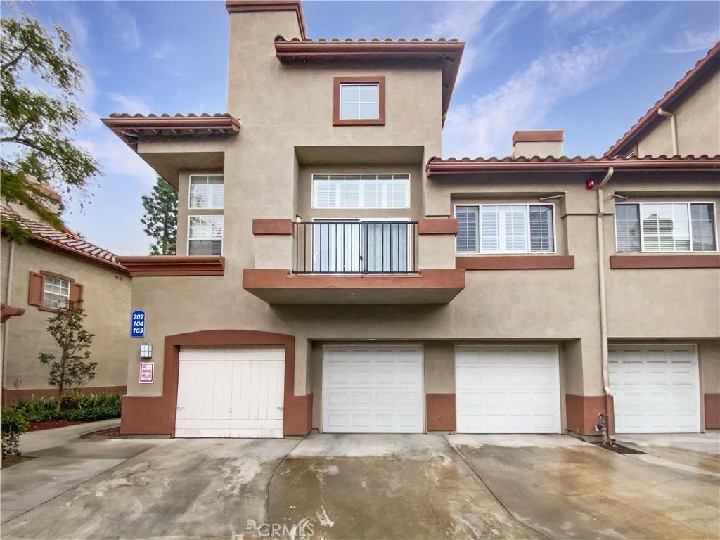 view of front of home featuring driveway, a garage, and stucco siding