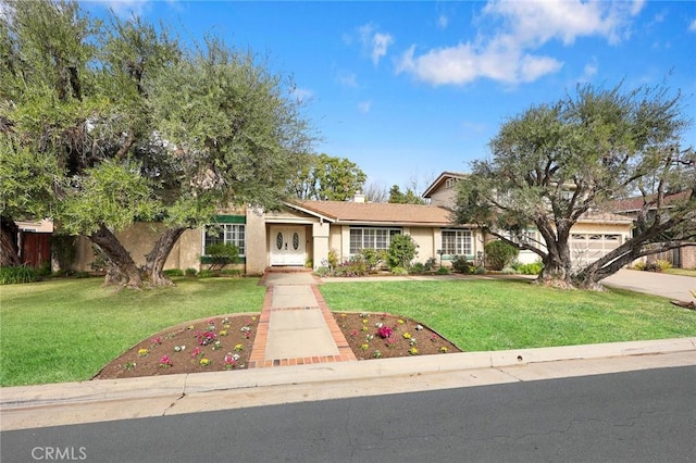 view of front of house featuring a garage and a front yard