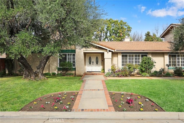 view of front facade featuring a front yard