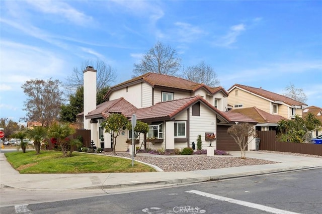 view of front of home featuring a front yard