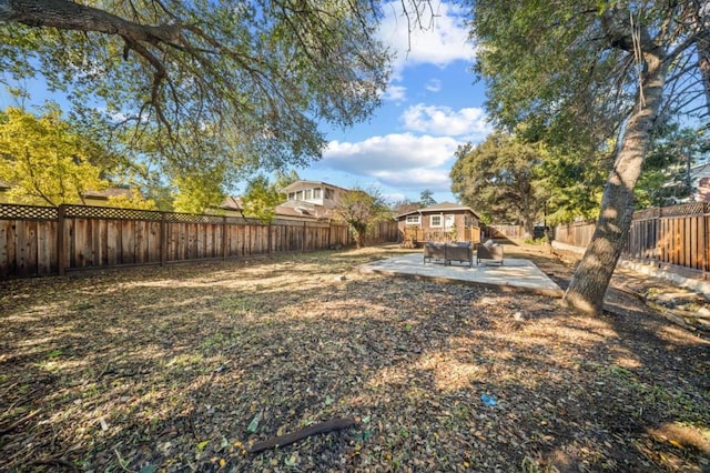 view of yard featuring a patio area