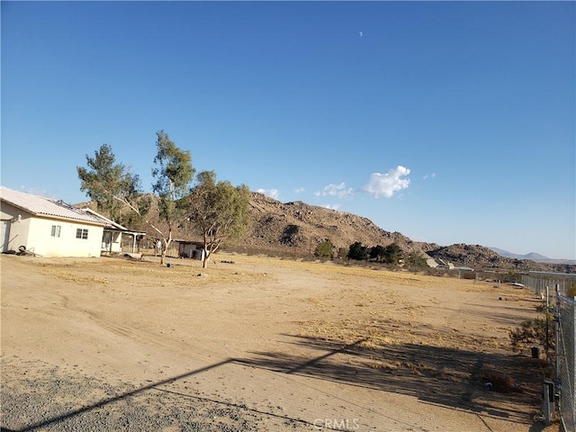 view of yard with a mountain view