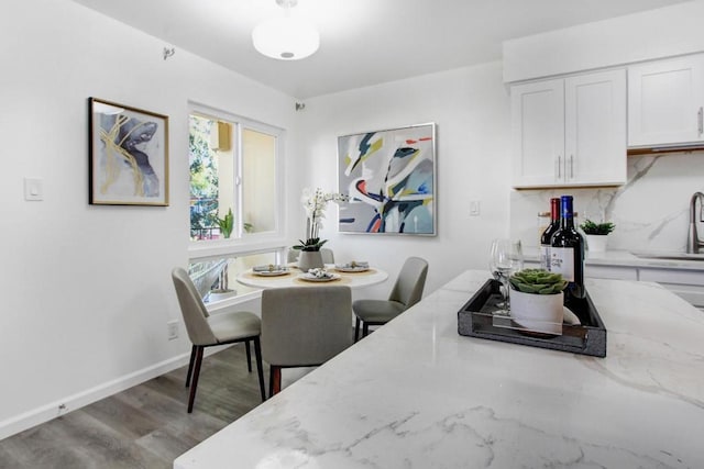 dining area with sink and light hardwood / wood-style flooring