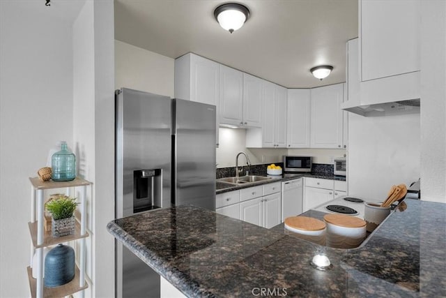 kitchen with sink, white cabinetry, appliances with stainless steel finishes, kitchen peninsula, and range hood