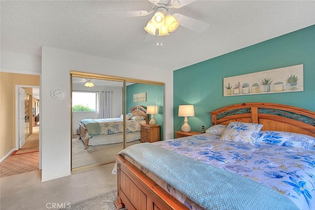 bedroom featuring ceiling fan, a closet, and a textured ceiling